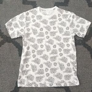 Kaws x peanuts t-shirt small